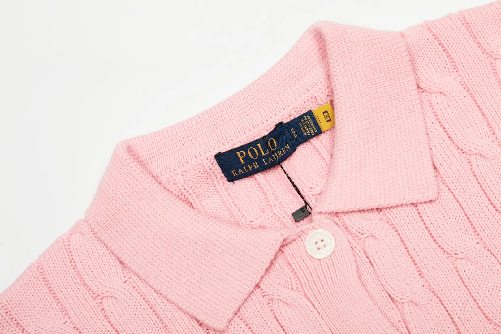 P270 Top quality" Style number: DS822# (not off the shelves all year round) [Ralph Lauren solid color pony embroidered logo lapel twist knitted cardigan] ✅Ralph Lauren Ralph Lauren classic basic versatile lapel knitted cardigan jacket ✅Main supply platform live broadcast Wholesale entity Replacement when out of stock Not off the shelf ✅ZP quality 1:1 version Scan the code to enter the GF website Counter quality ✅Detailed quality is the only one in Guangzhou Imported quality cotton yarn, focusing on high-end, cost-effective, good quality needless to say ✅The version is restored to the original order, the maximum size can be worn up to 160 pounds, loose, comfortable and stress-free ✅The upper body is simple and easy to match, ootd must-have style, good-looking clothes are never picky, a must-have recommendation for couples. Size: S-XL Color: black white gray almond light blue khaki pink burgundy Chinese red navy white label navy red label